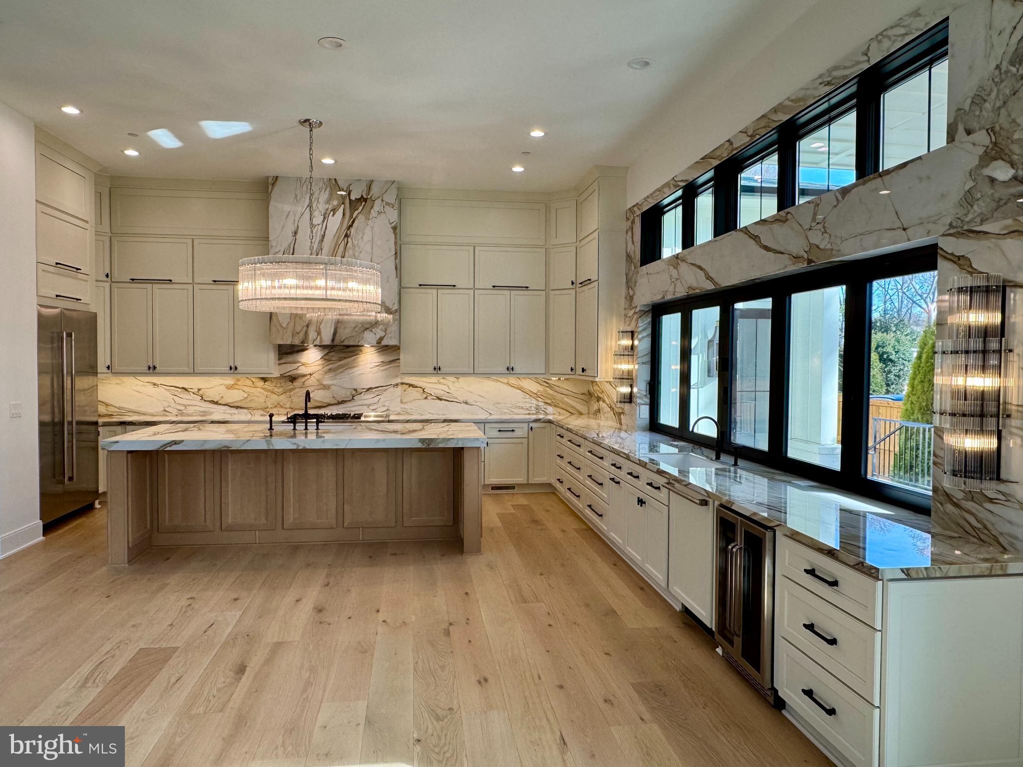 6809 WHITTIER BOULEVARD