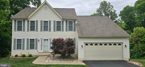 Photo of 5 Oliver Ct, FREDERICKSBURG, VA 22406 (MLS # VAST2048826)
