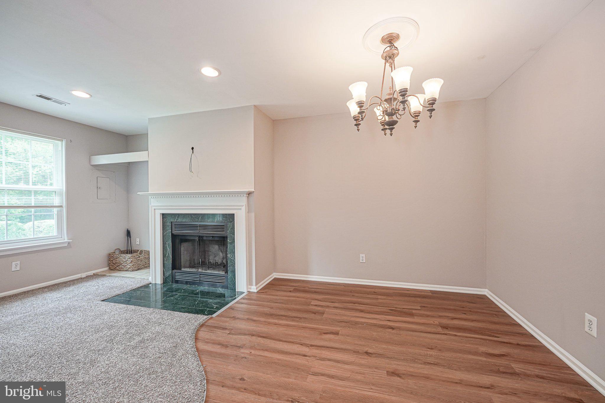 1213 HUNTINGDON MEWS