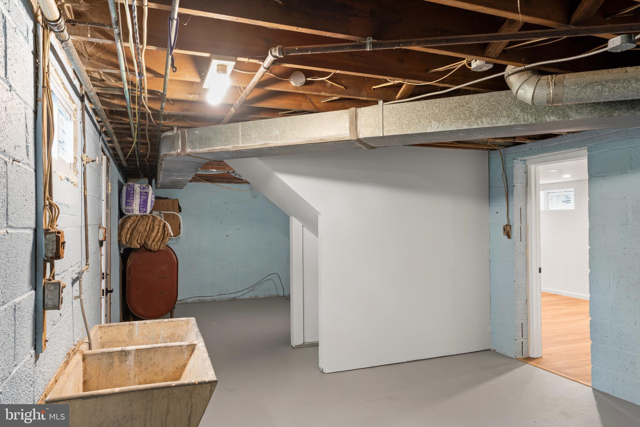 BARNABY MANOR OAKS - Residential Lease