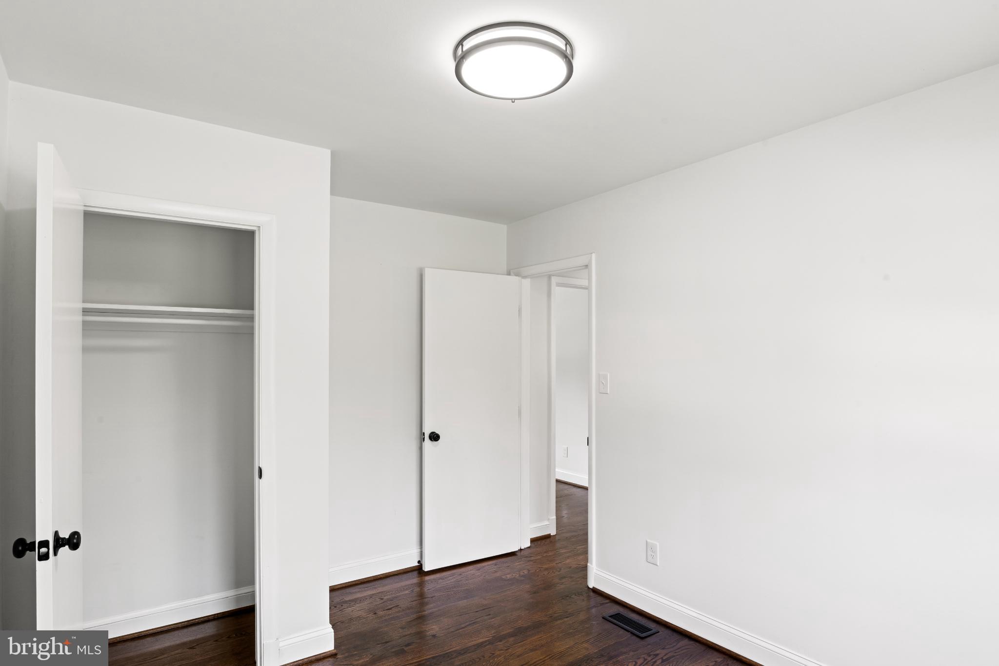 BARNABY MANOR OAKS - Residential Lease