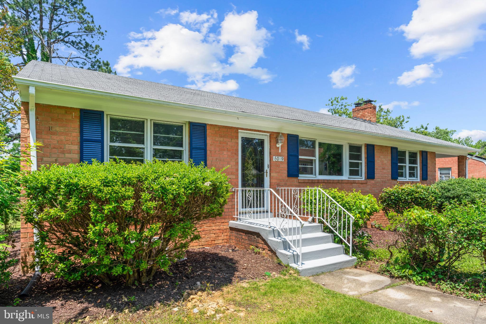 BARNABY MANOR OAKS - Residential Lease