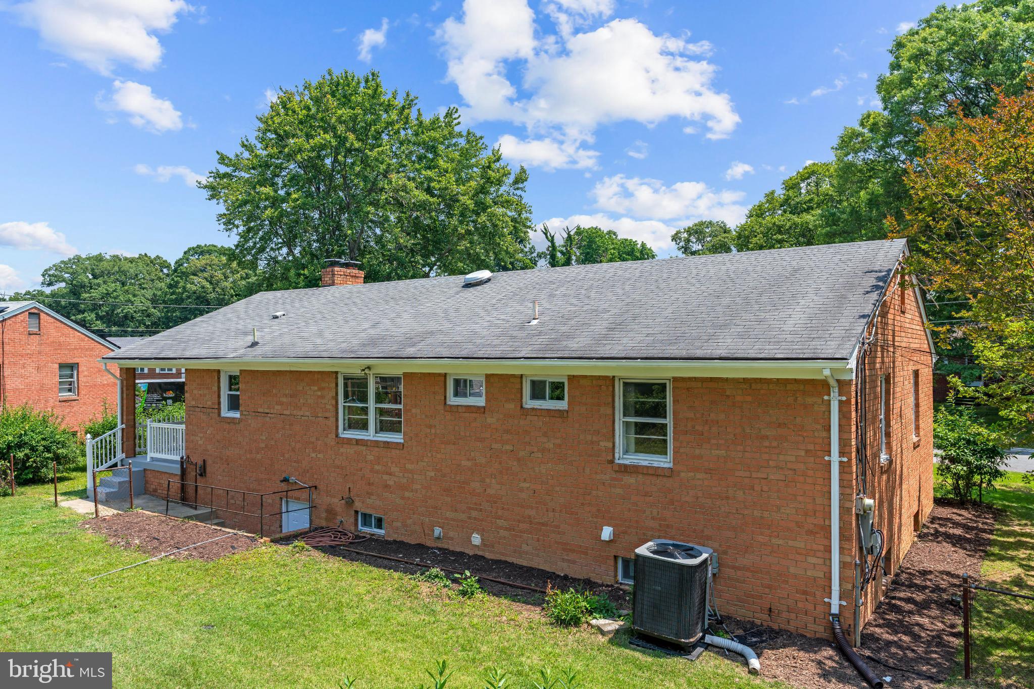 BARNABY MANOR OAKS - Residential Lease