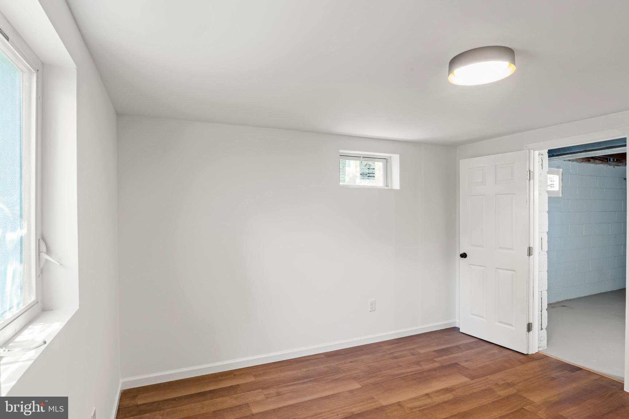 BARNABY MANOR OAKS - Residential Lease