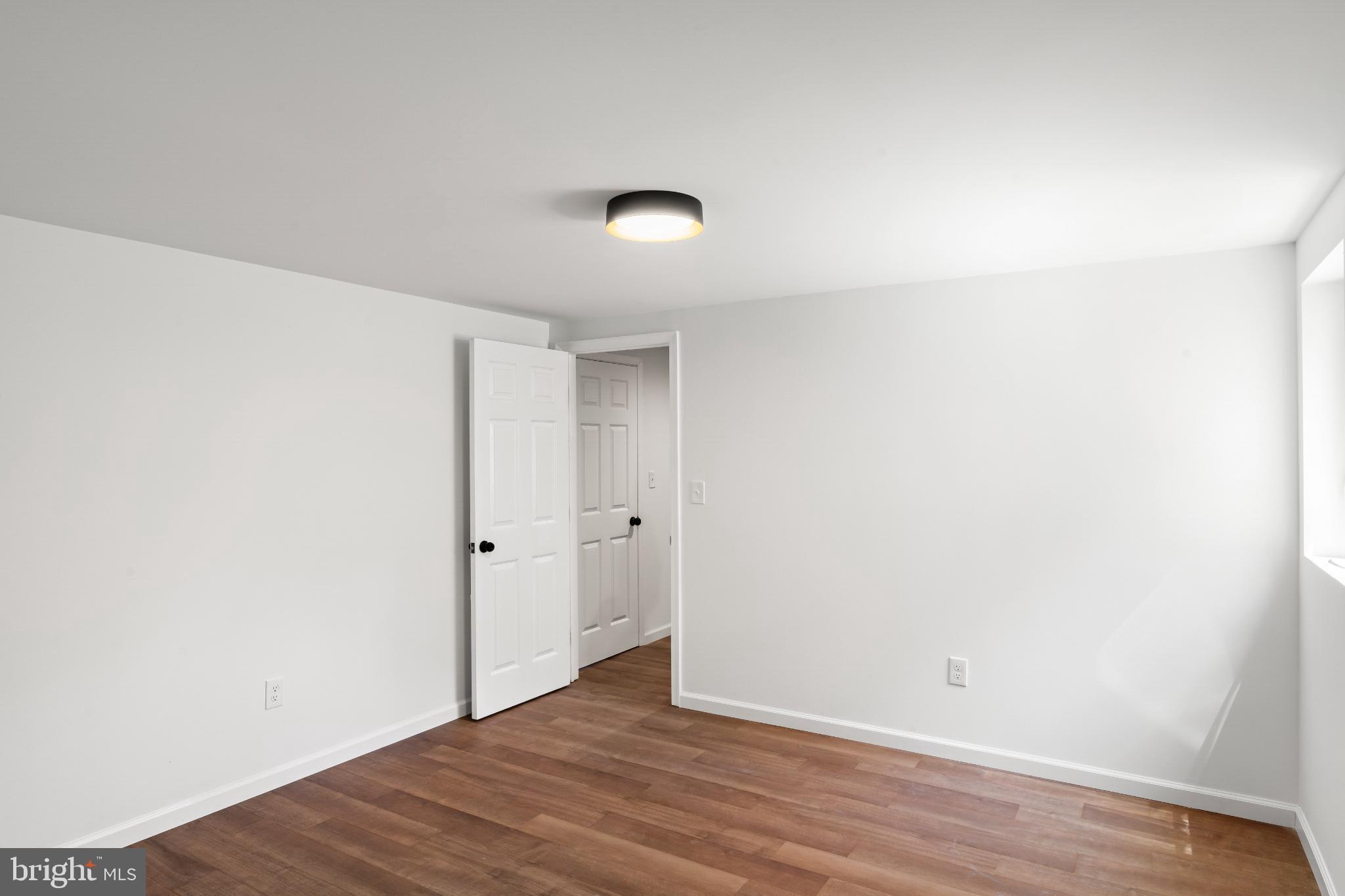 BARNABY MANOR OAKS - Residential Lease