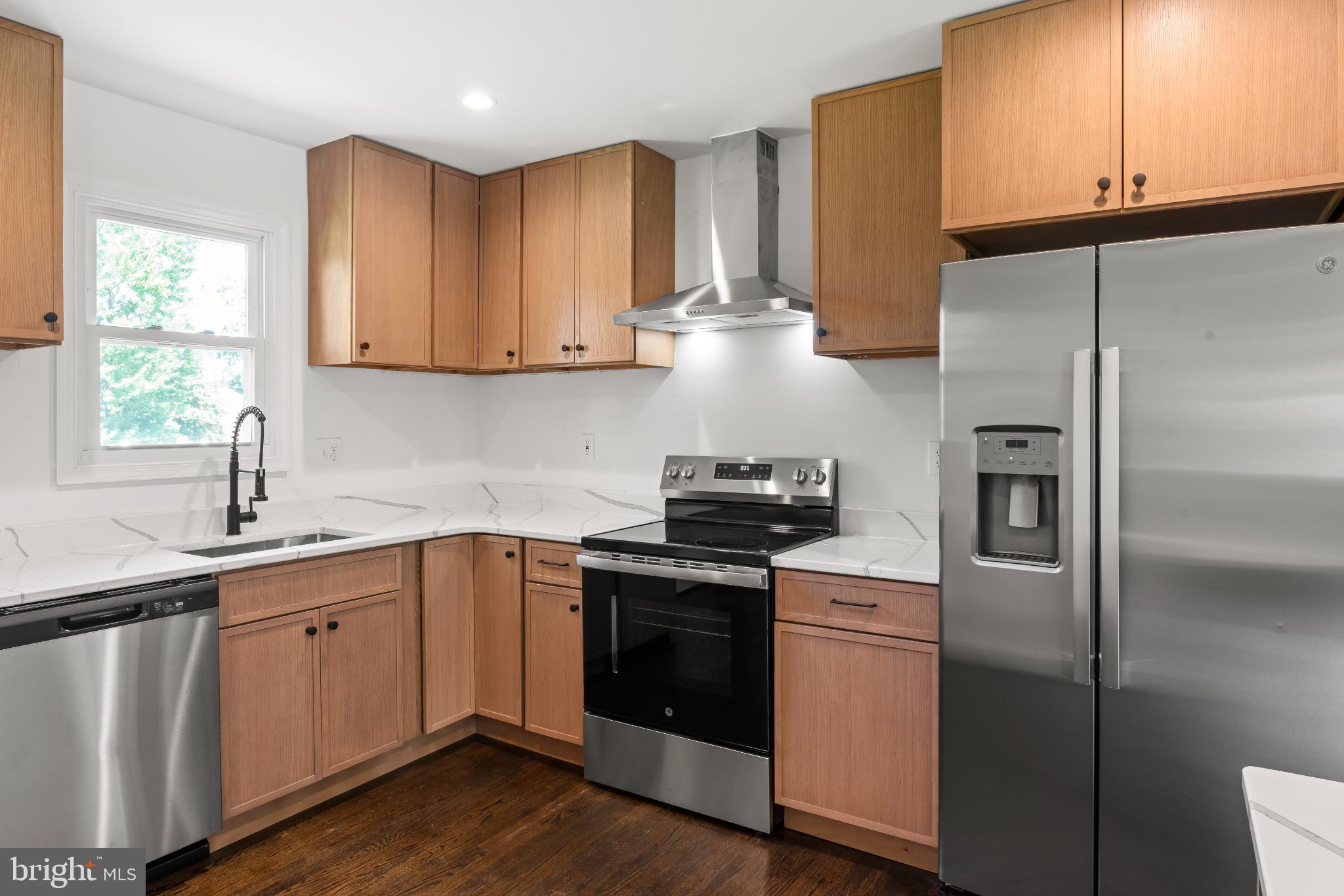 BARNABY MANOR OAKS - Residential Lease