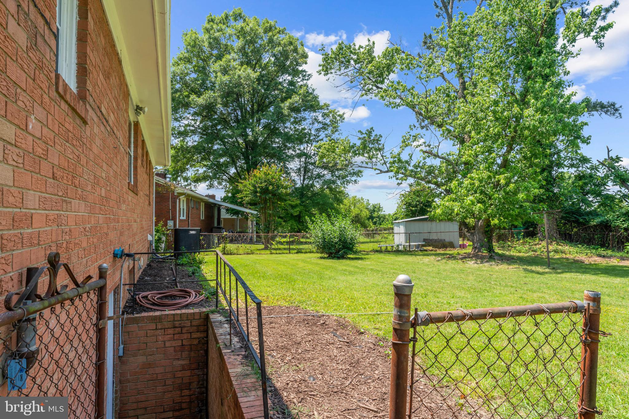 BARNABY MANOR OAKS - Residential Lease