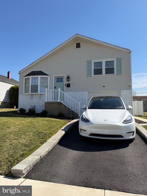 Homes For Sale - 1427 Saint Charles Place<br/> ABINGTON, PA 19001