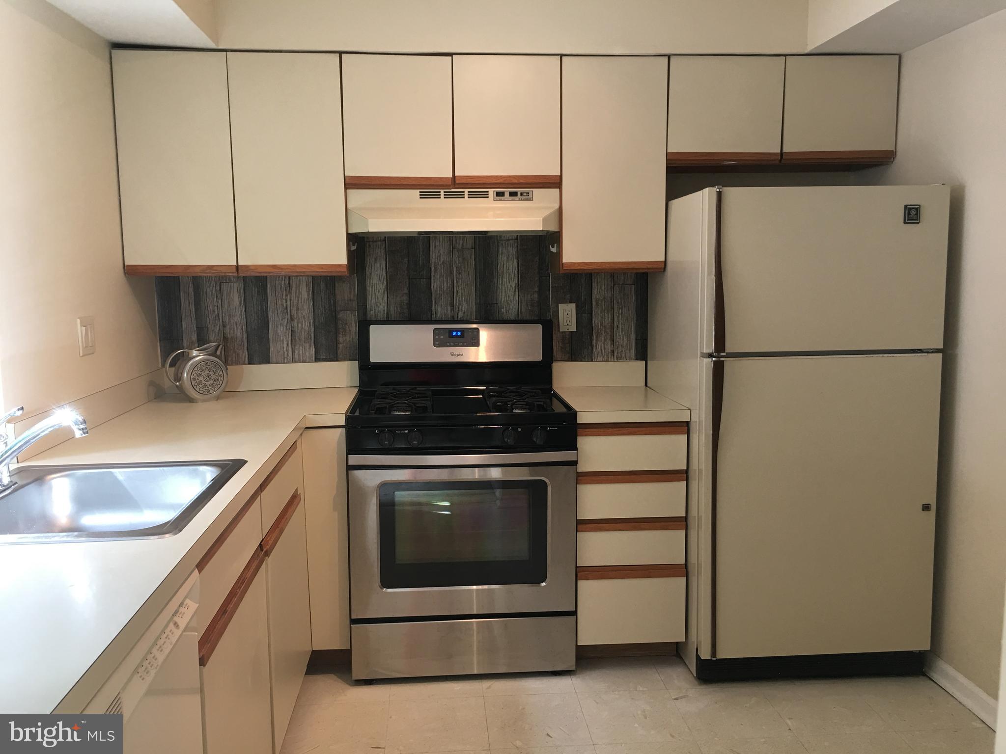 VALLEY GLEN - Residential Lease