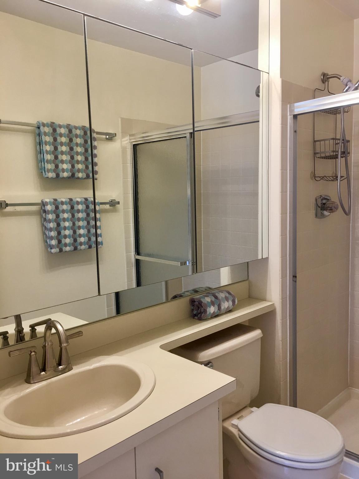 VALLEY GLEN - Residential Lease