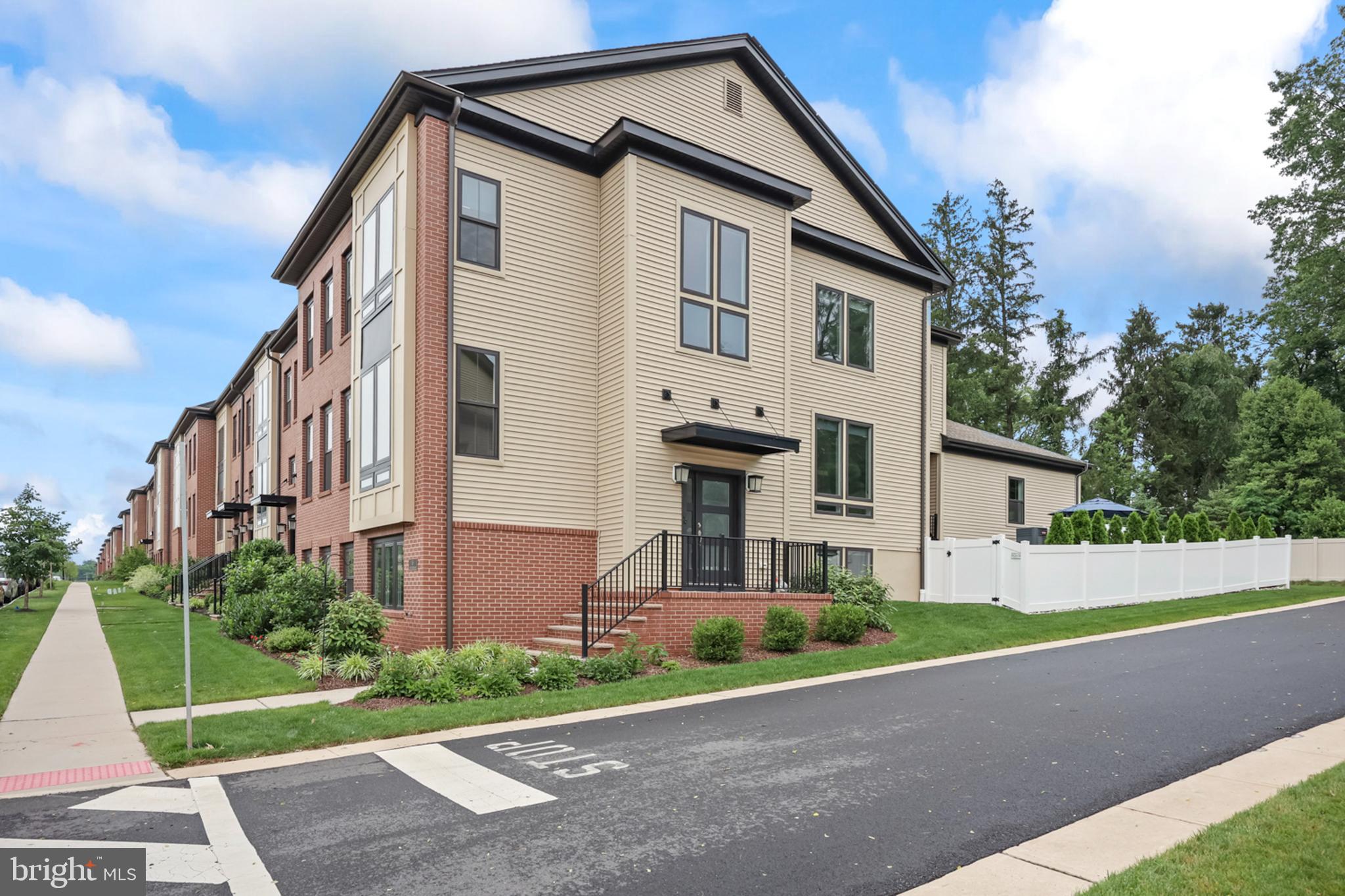 15 E HARTWICK DRIVE