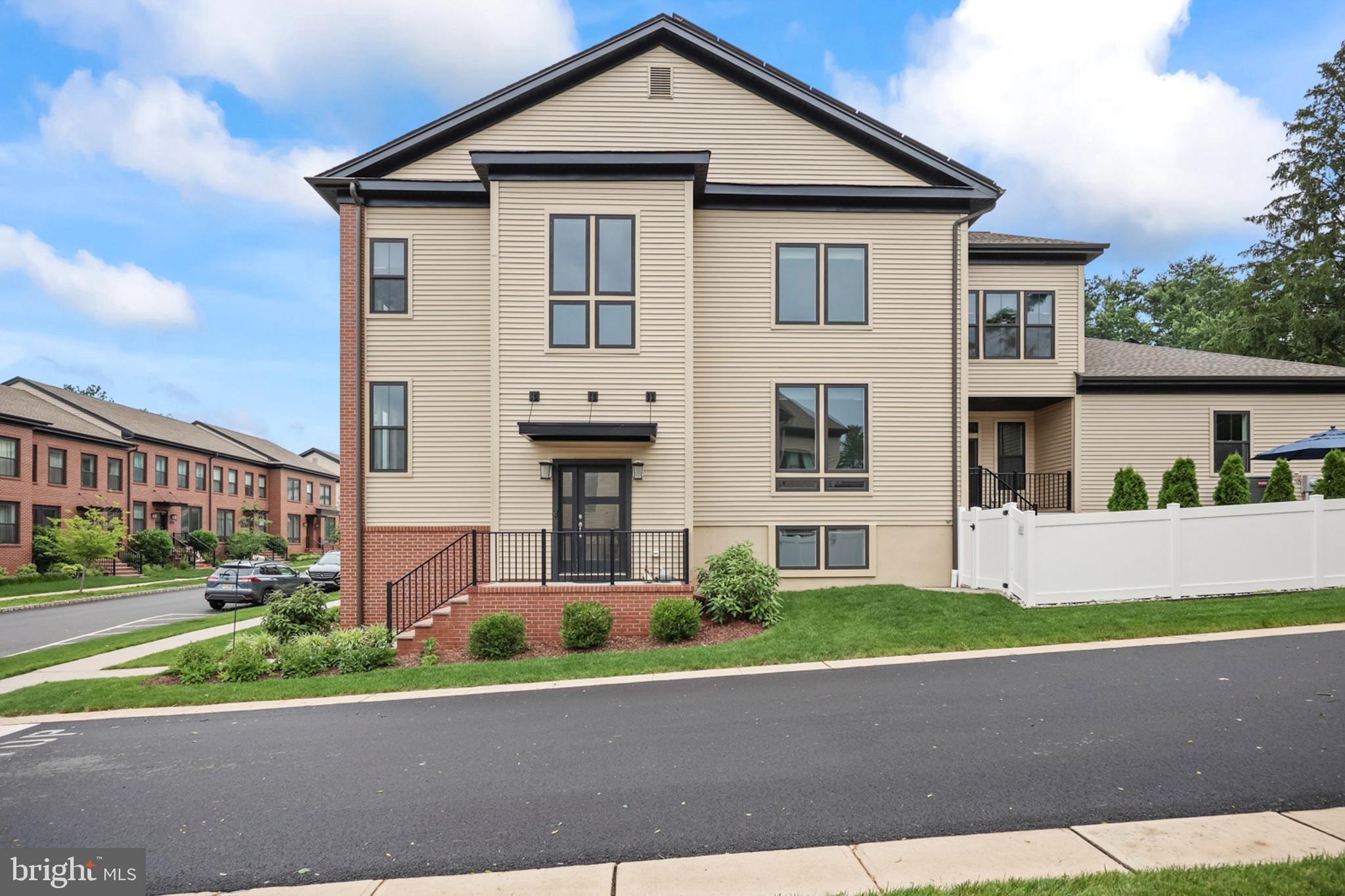 15 E HARTWICK DRIVE