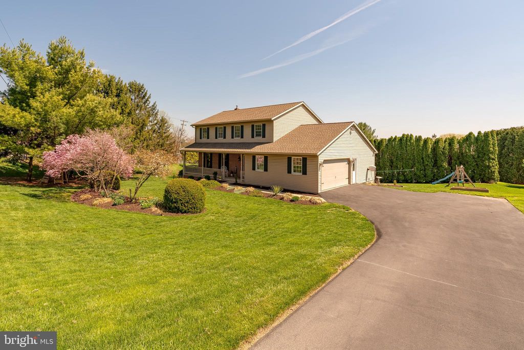 Photo of 806 E BRUBAKER VALLEY RD, LITITZ, PA 17543 (MLS # PALA2034844)