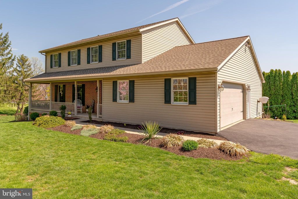 Photo of 806 E BRUBAKER VALLEY RD, LITITZ, PA 17543 (MLS # PALA2034844)