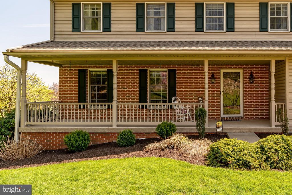 Photo of 806 E BRUBAKER VALLEY RD, LITITZ, PA 17543 (MLS # PALA2034844)