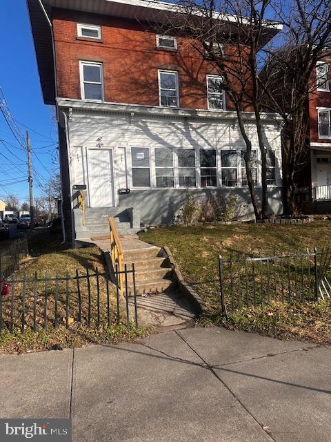 206 PENNINGTON AVENUE 2