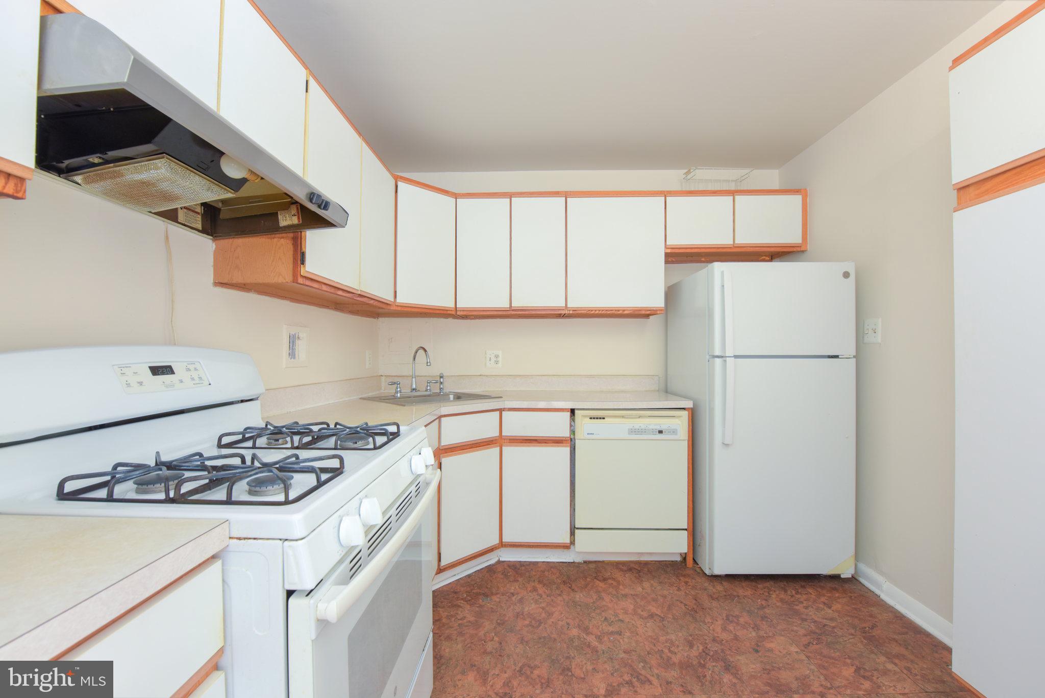 PINEWAY TOWERS - Residential