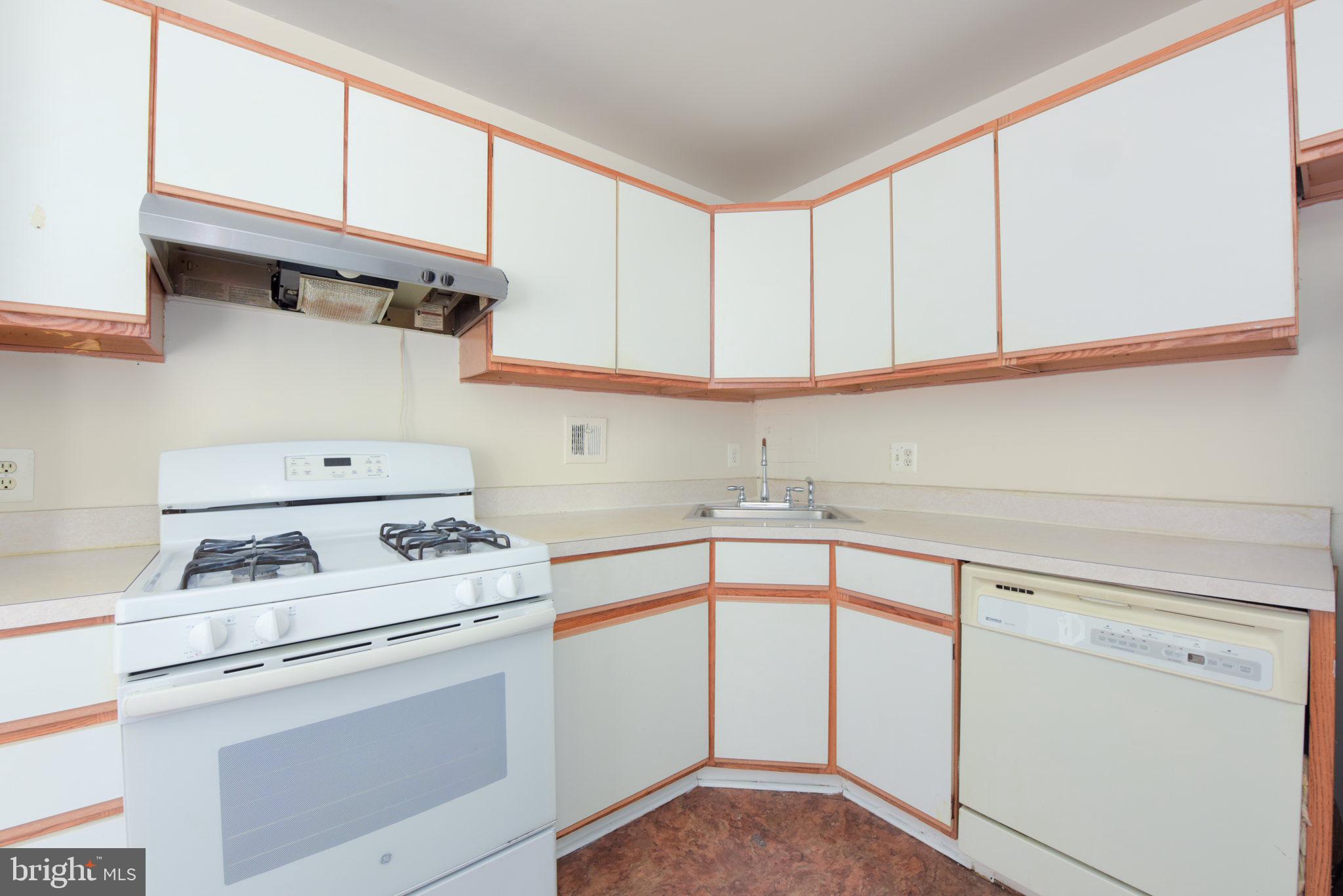 PINEWAY TOWERS - Residential