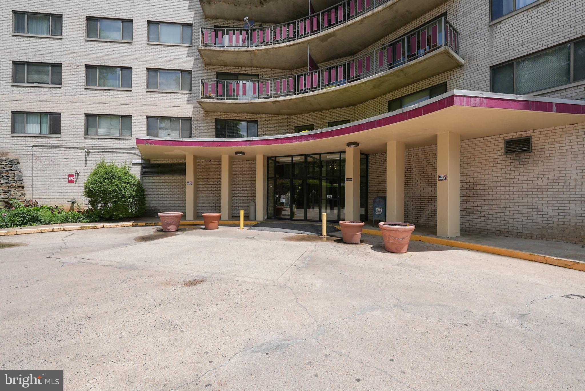 PINEWAY TOWERS - Residential