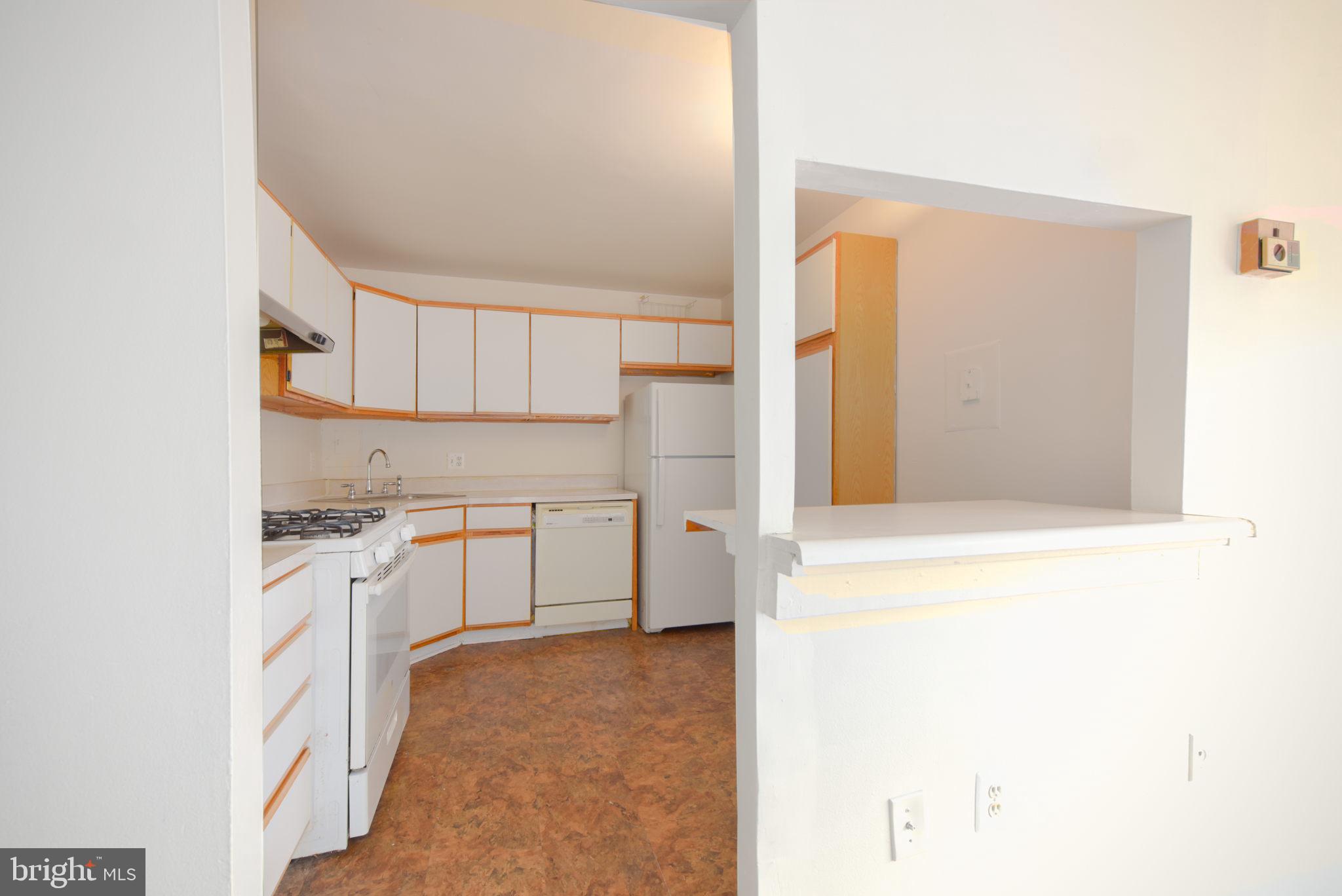 PINEWAY TOWERS - Residential