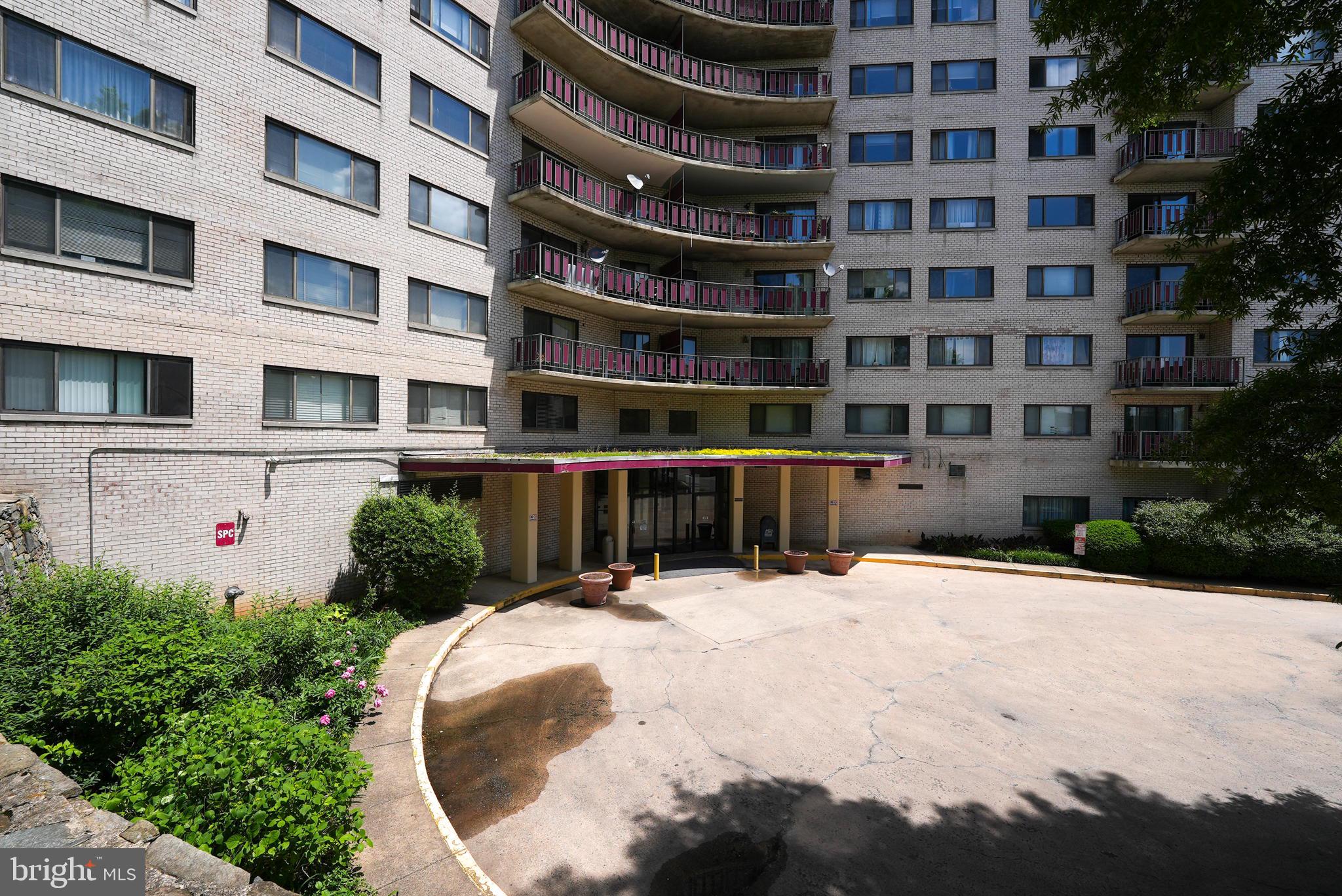 PINEWAY TOWERS - Residential