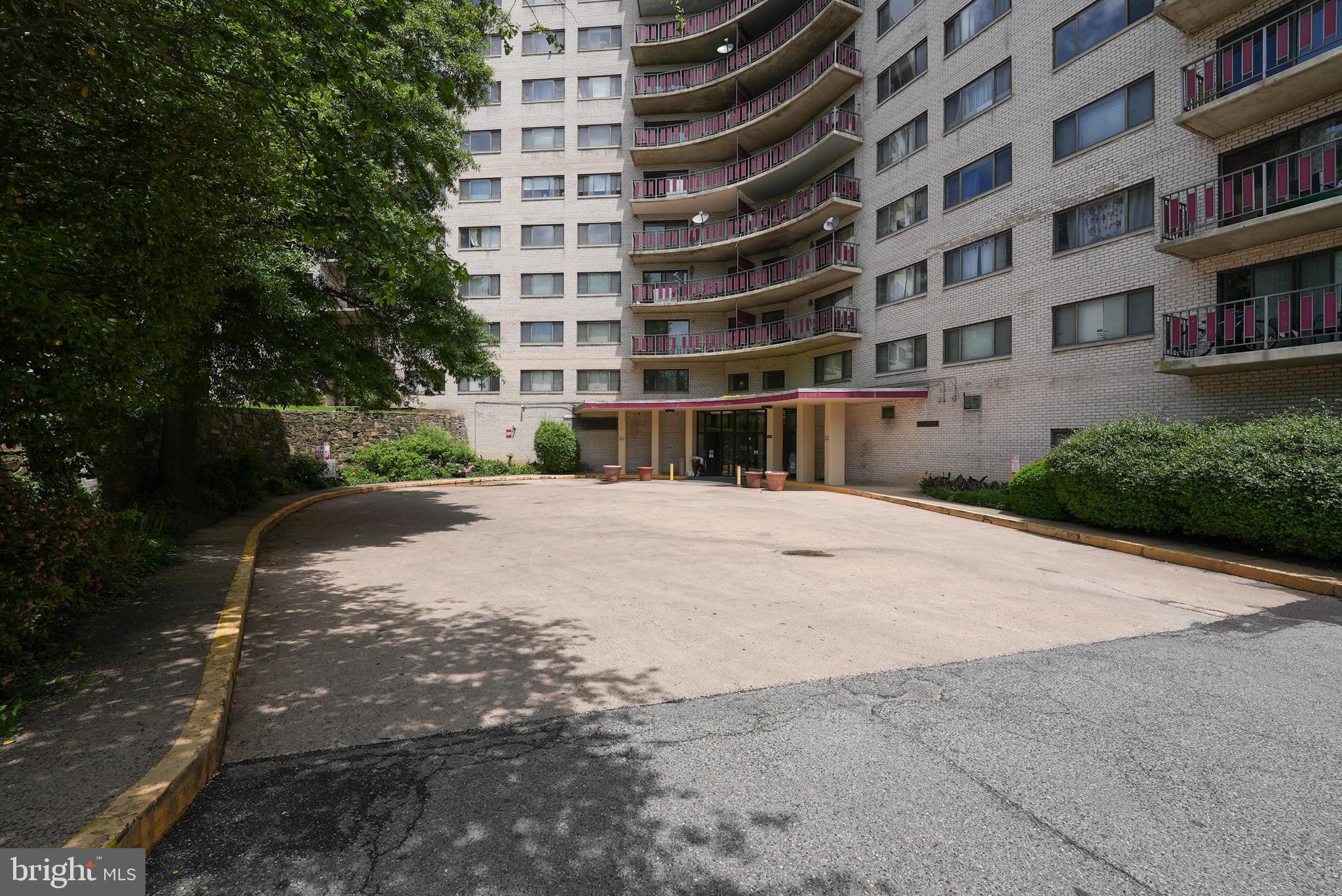 PINEWAY TOWERS - Residential