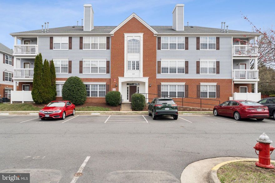 Welcome to this charming 'Cambridge II' model condominium located at 635 Constellation Square SE, Unit G, in Leesburg, Virginia. This spacious 2-bedroom, 2-bathroom home offers an open floor plan that provides a comfortable and functional living space. The updated kitchen features stainless steel appliances, granite countertops, and white cabinetry, blending style with practicality. The dining room opens up to a private balcony, offering a peaceful outdoor retreat perfect for relaxing or entertaining.

Residents of this home can enjoy access to community amenities including a pool and fitness room, enhancing your lifestyle with convenient recreational options. The condo fee covers water, sewer, trash removal, and exterior building maintenance, adding extra value and peace of mind. Additionally, the location of this home is ideal, offering easy access to local amenities and services, making daily living simple and convenient.

This property presents a wonderful opportunity for comfortable living in Leesburg. Don’t miss out on the chance to make this lovely condo your new home!