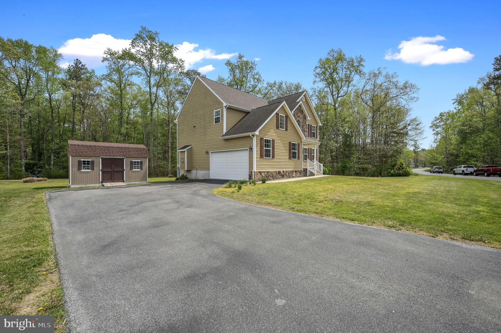 HUNTERS RUN - Residential
