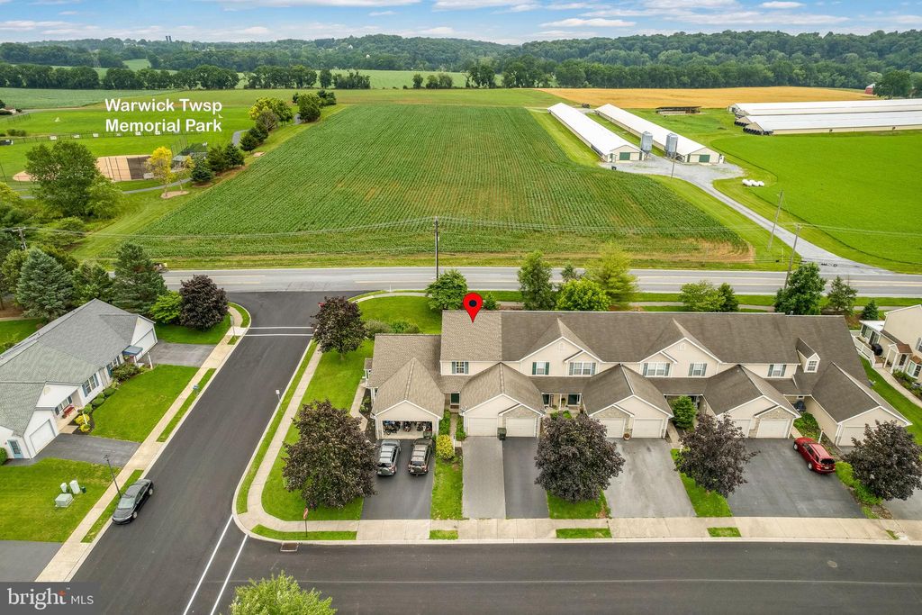 Photo of 3 SANDSTONE CT, LITITZ, PA 17543 (MLS # PALA2036904)