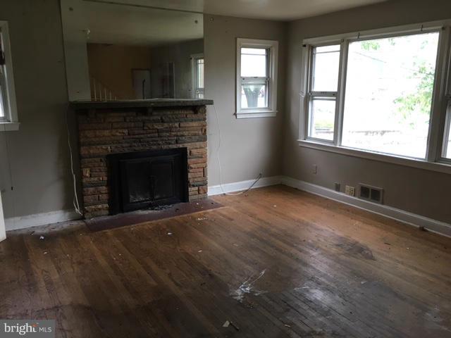 LIVINGSTON OAKS - Residential