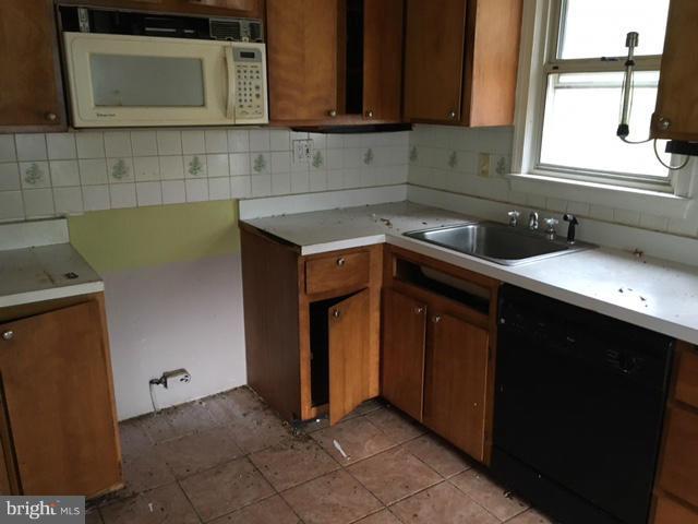 LIVINGSTON OAKS - Residential