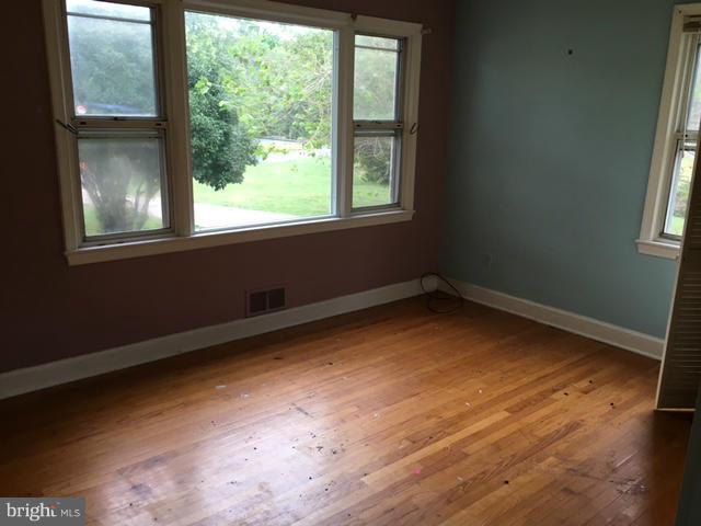 LIVINGSTON OAKS - Residential