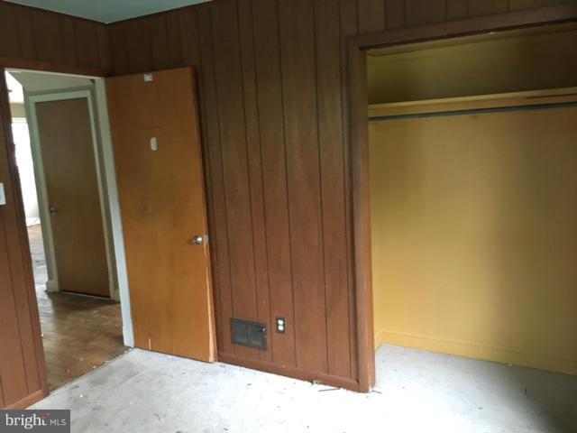 LIVINGSTON OAKS - Residential