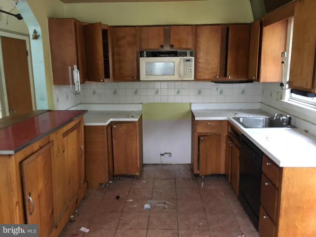 LIVINGSTON OAKS - Residential