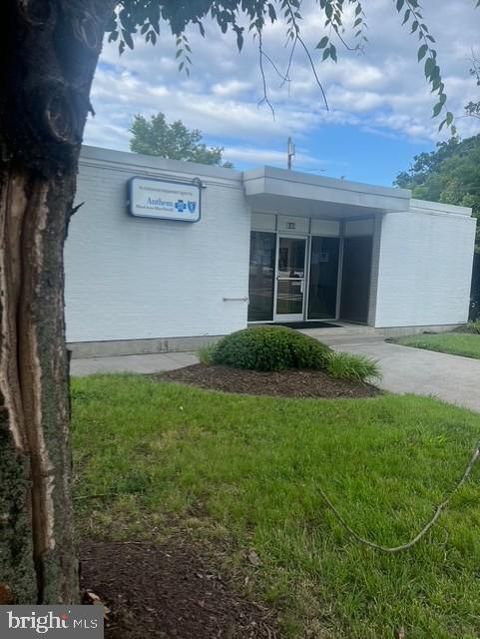 Photo of 840 Commerce Avenue N, FRONT ROYAL, VA 22630 (MLS # VAWR2011638)