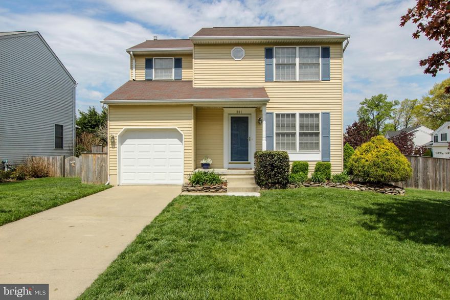 Fantastic colonial in Harting Farm.  Bright and open floor plan, gourmet kitchen with breakfast bar, Pergo floors and new carpet throughout, freshly painted, gas fireplace, 1 car garage, 4 bedrooms, master suite with bath and nice closet space.  Large, level corner lot, fully fenced yard, short walk to community pool and playgrounds, great find!