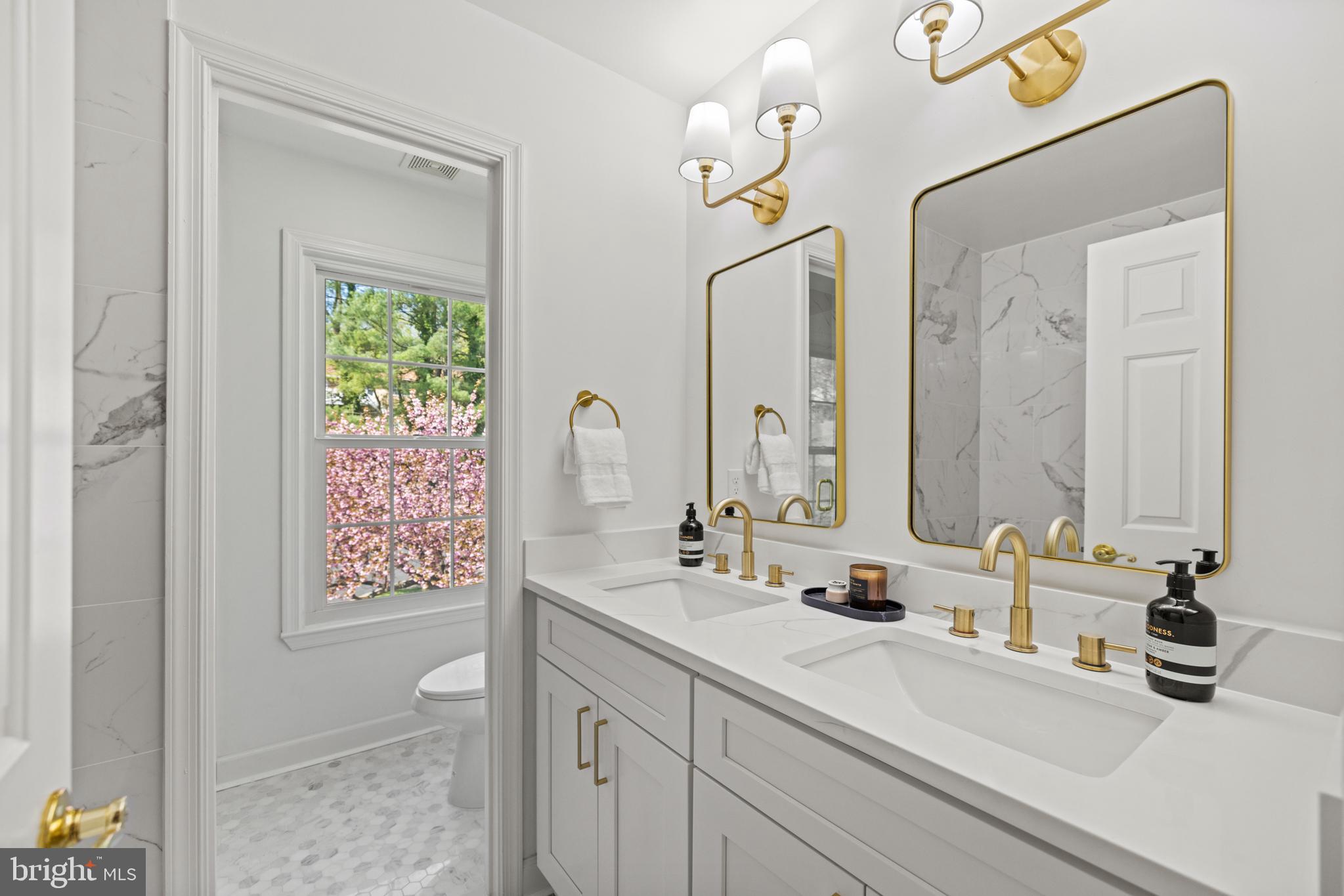 HUNTERS TRACE - Residential