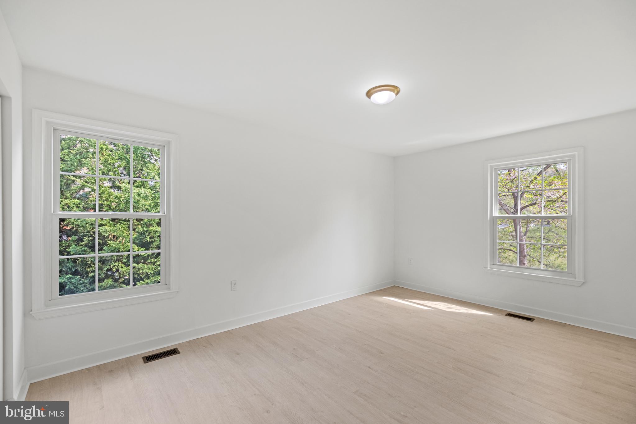 HUNTERS TRACE - Residential