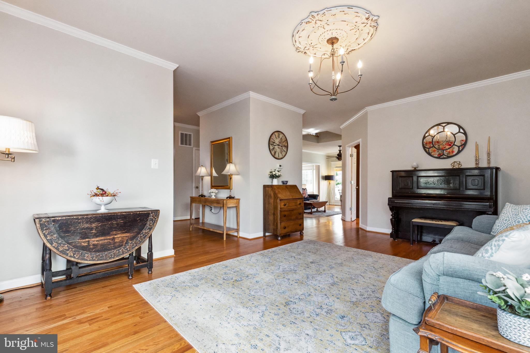 ASHBURN MEWS - Residential