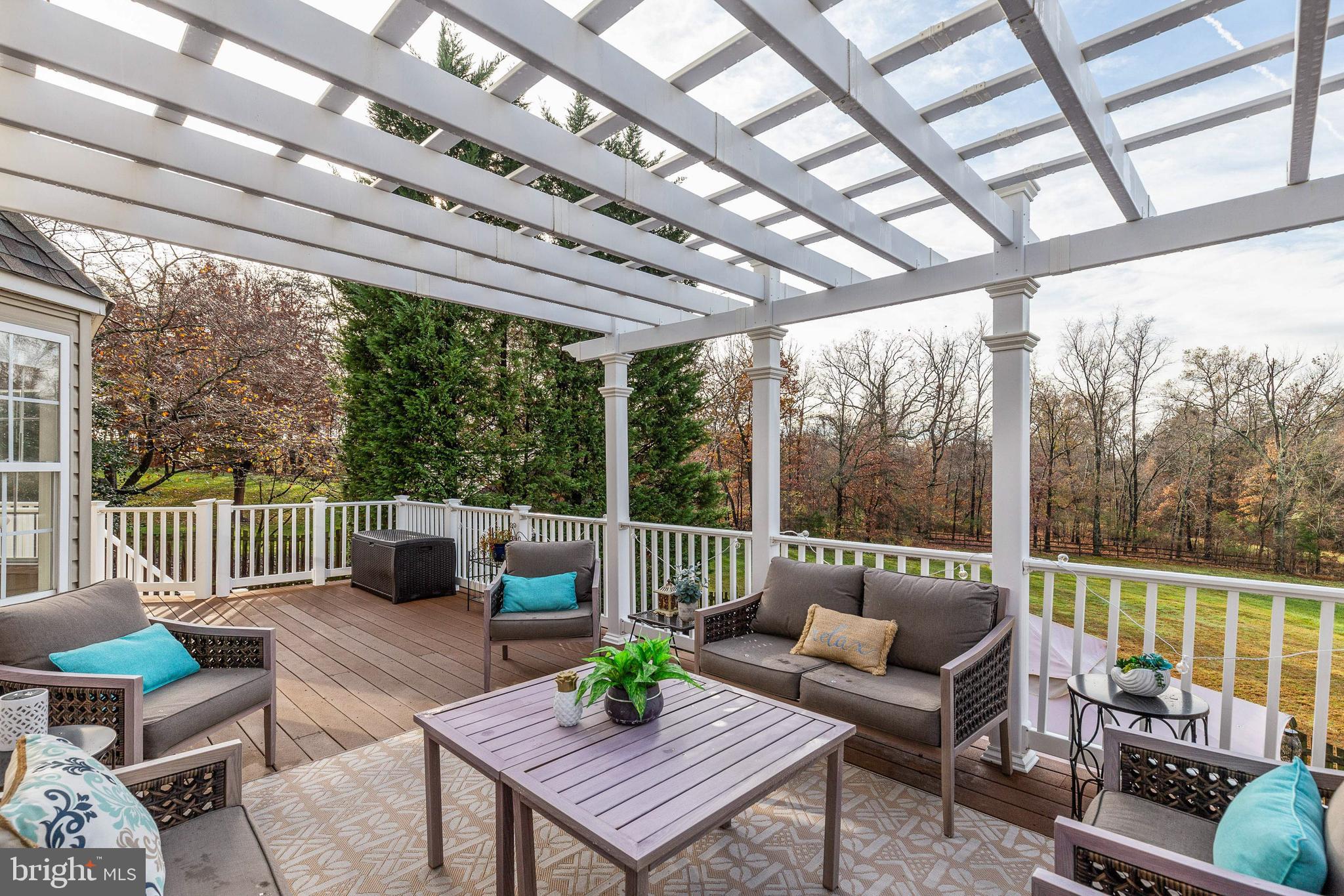 ASHBURN MEWS - Residential