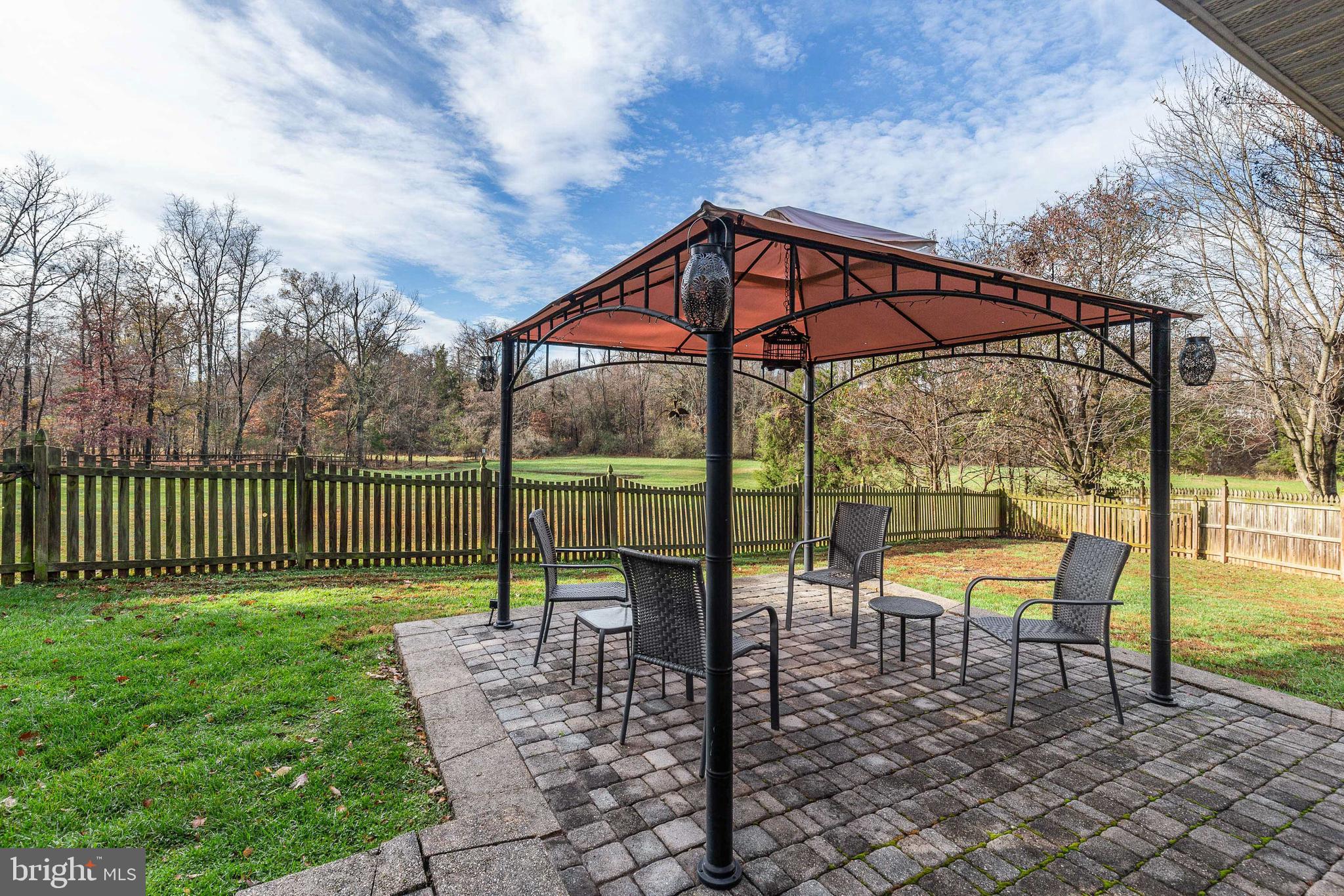 ASHBURN MEWS - Residential