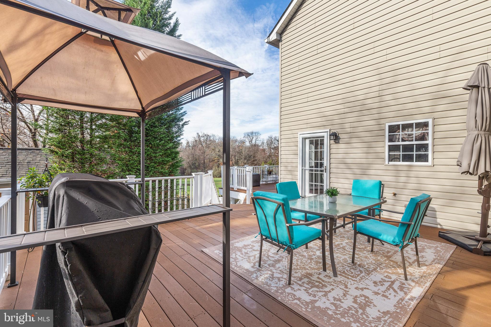 ASHBURN MEWS - Residential