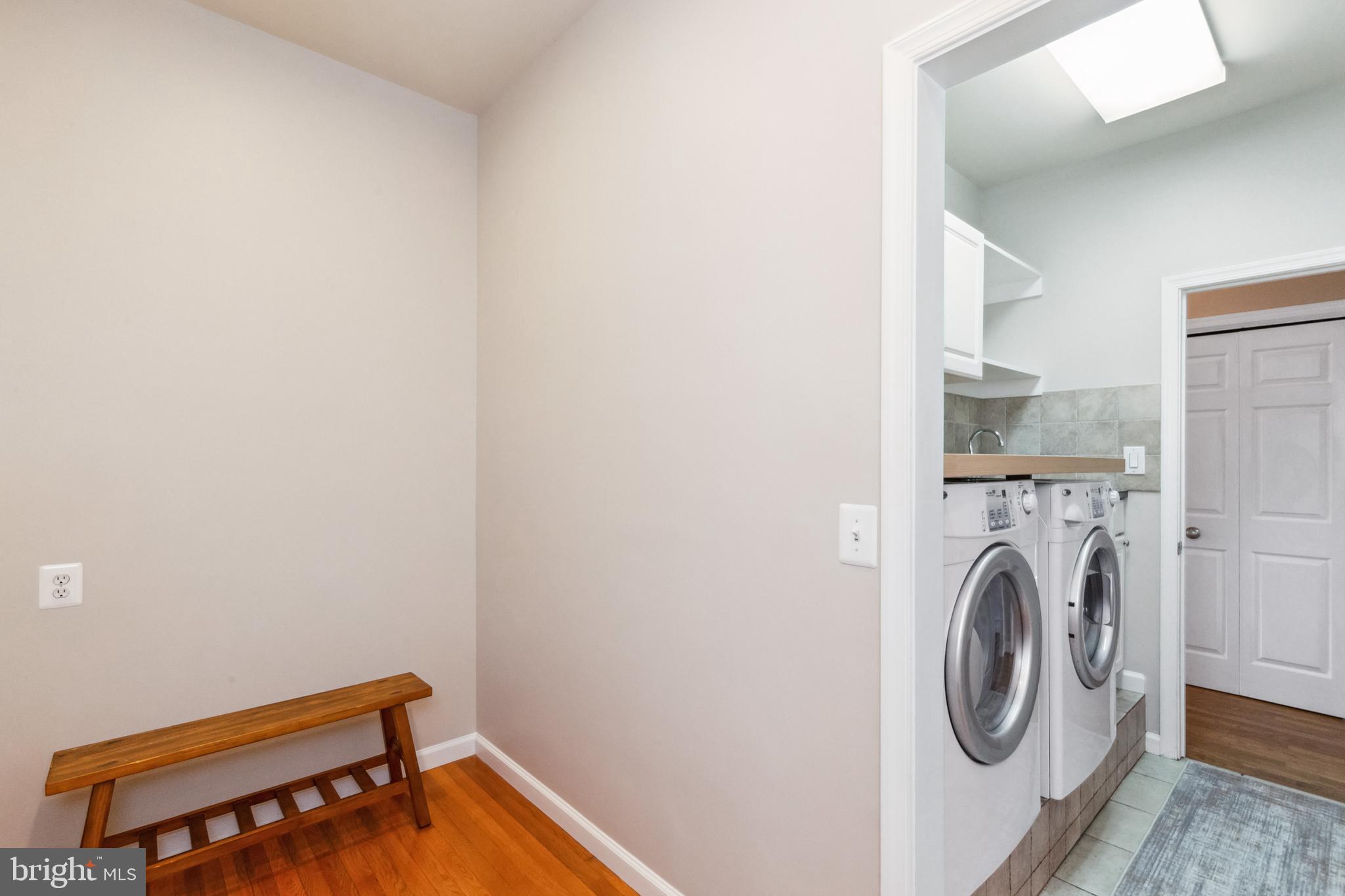 ASHBURN MEWS - Residential