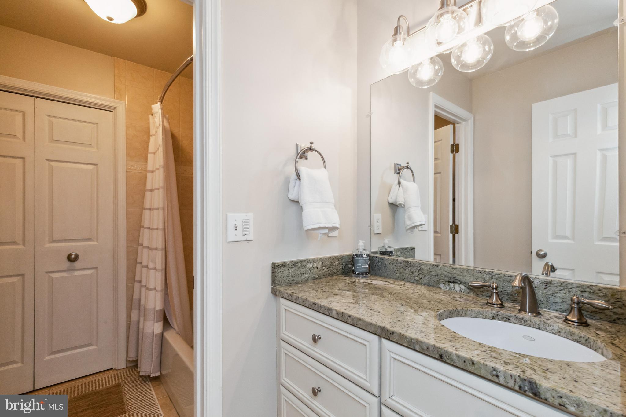 ASHBURN MEWS - Residential