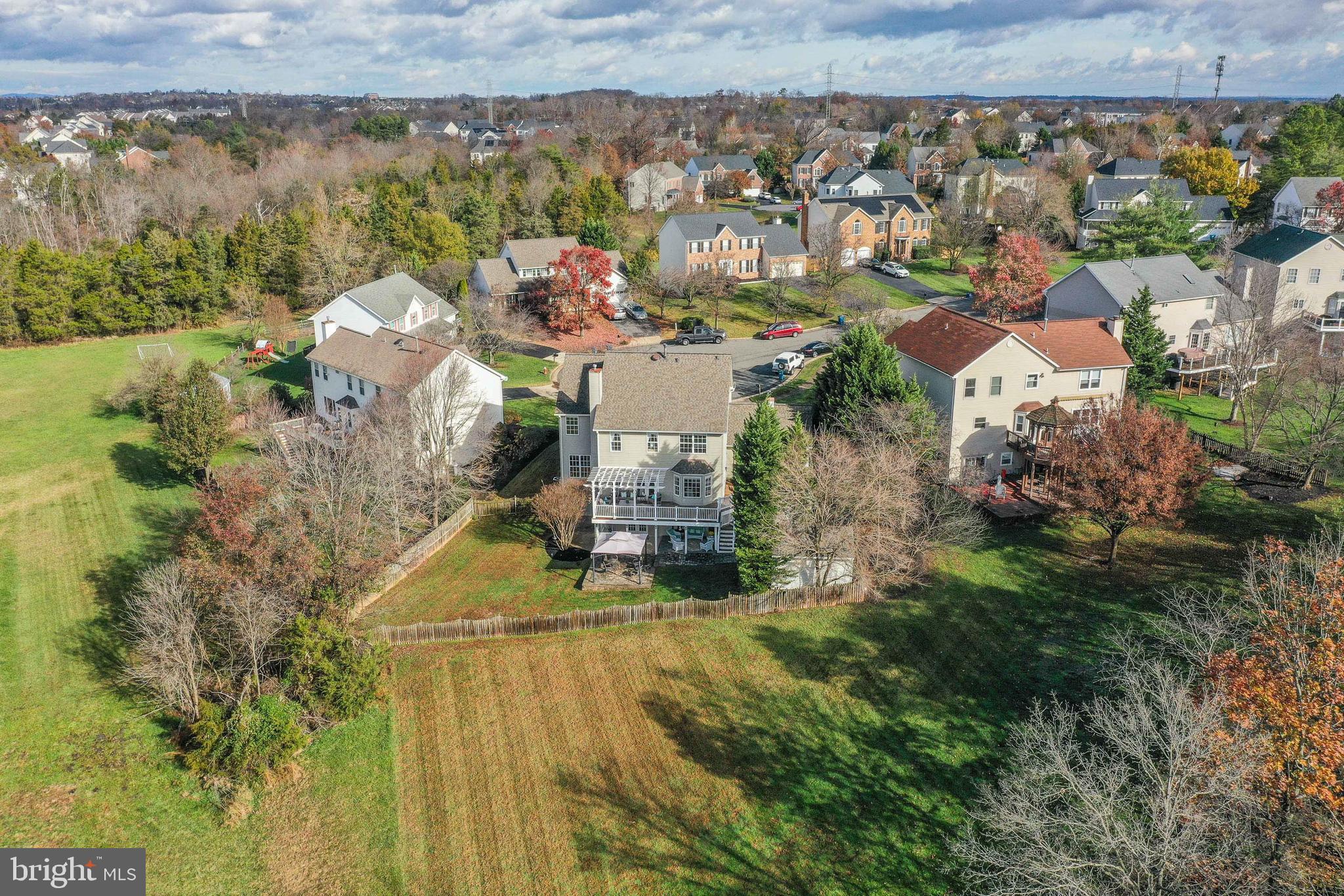 ASHBURN MEWS - Residential