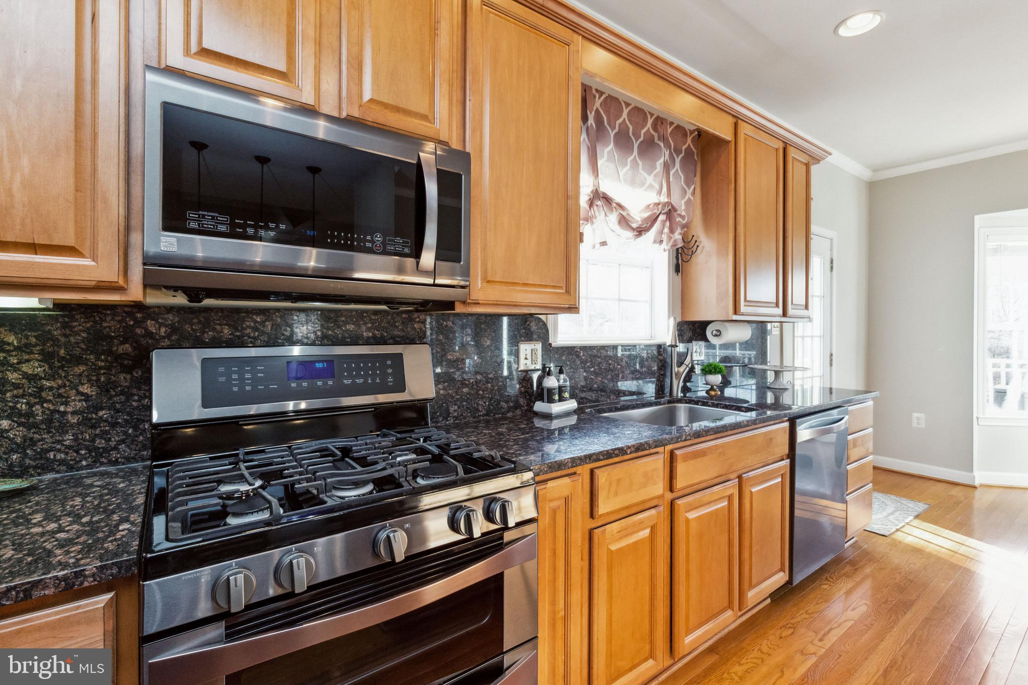 ASHBURN MEWS - Residential