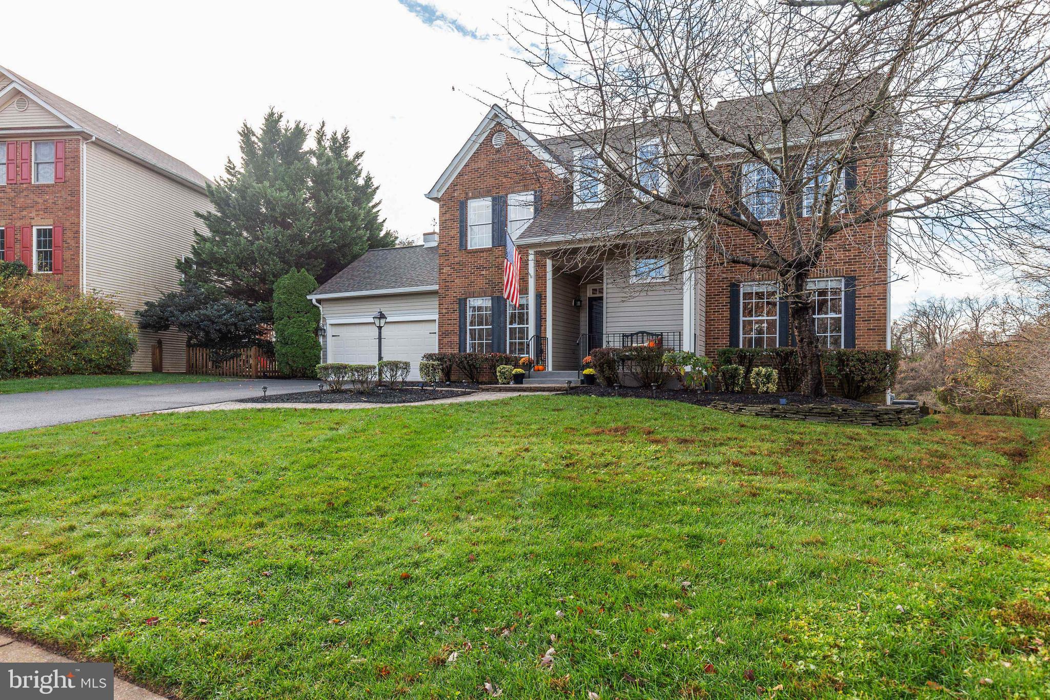 ASHBURN MEWS - Residential