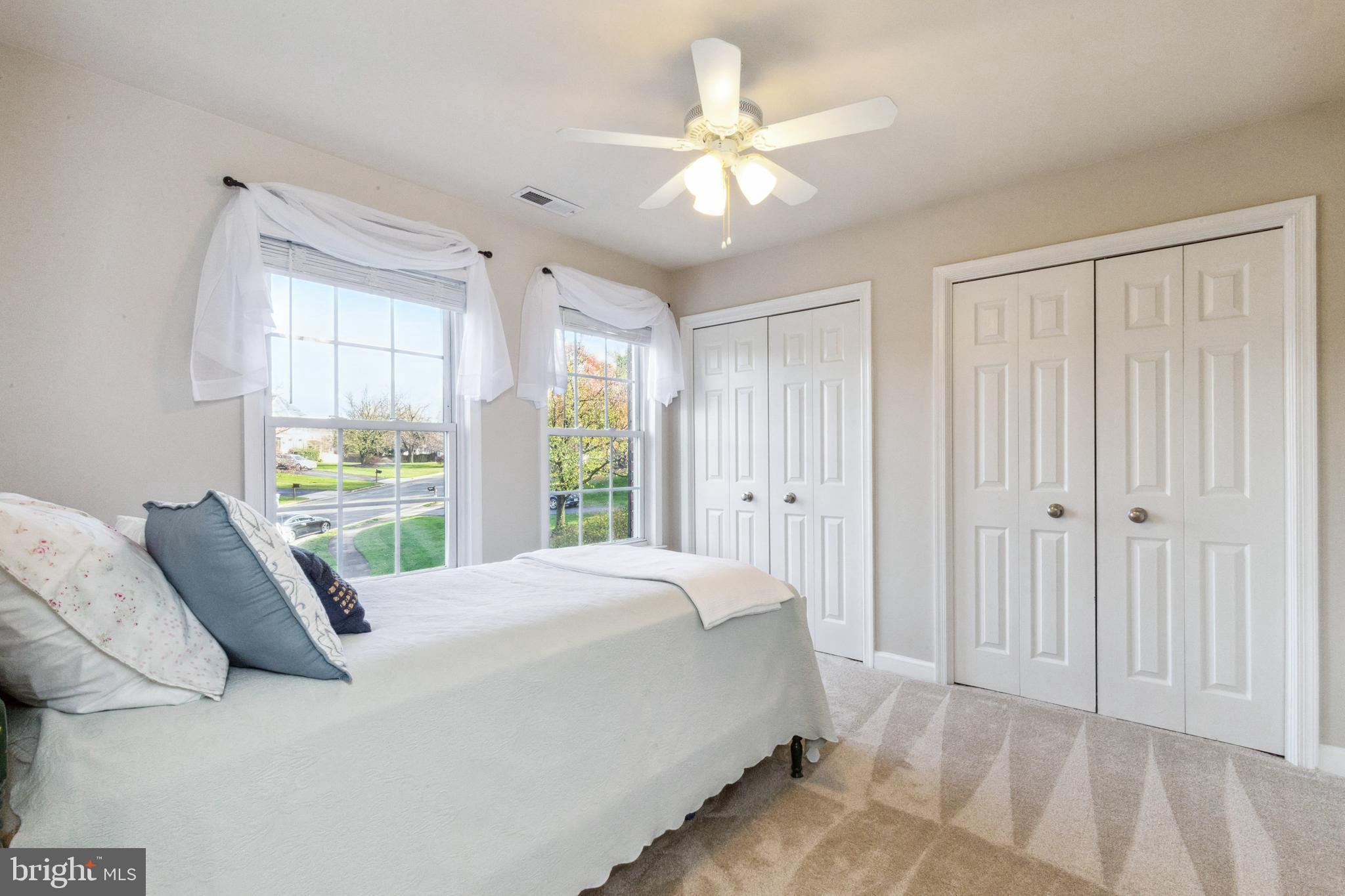 ASHBURN MEWS - Residential