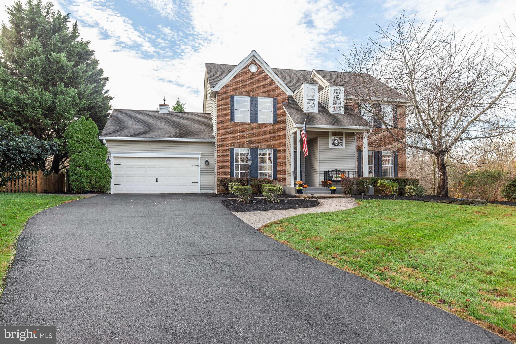 ASHBURN MEWS - Residential