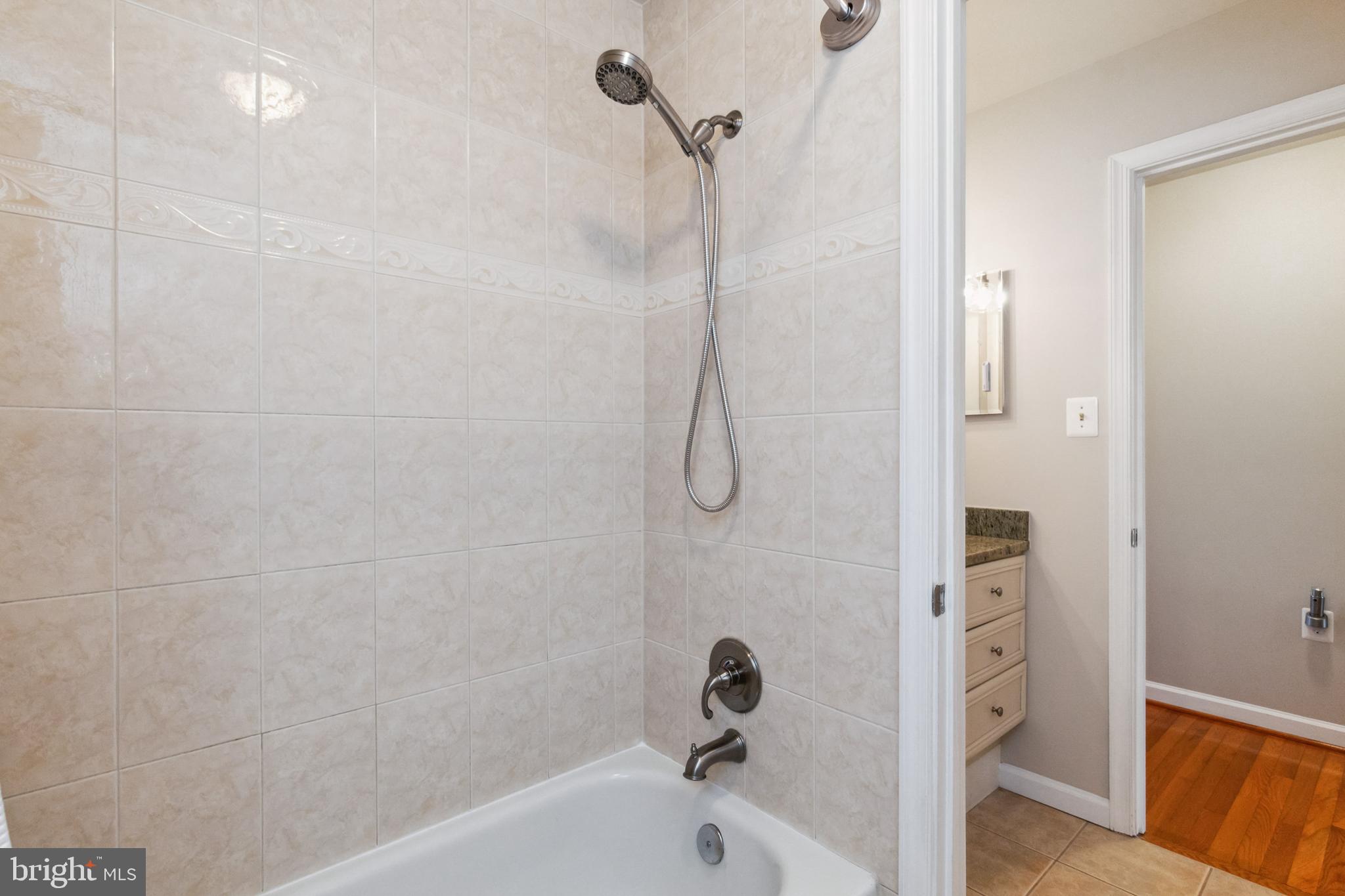 ASHBURN MEWS - Residential